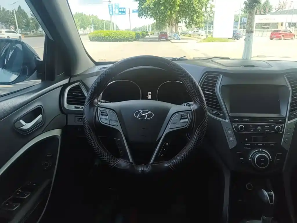 Hyundai Santa Fe 2017 — фото 11