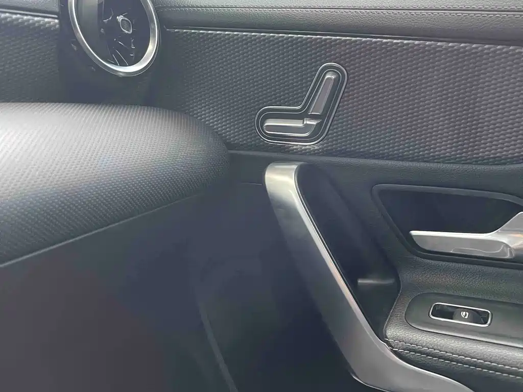 Mercedes-Benz A-Class 2019 — фото 7