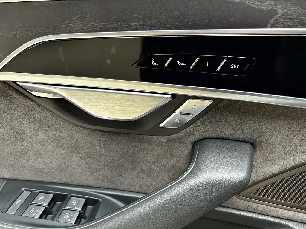 Audi A8 2019 — фото 13