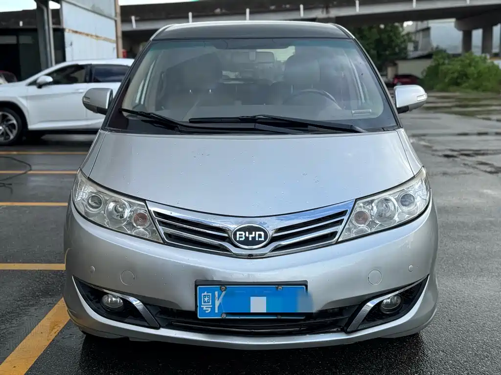 BYD M6 2013 — фото 1