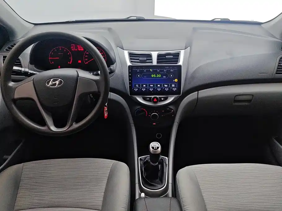 Hyundai Accent 2014 — фото 12