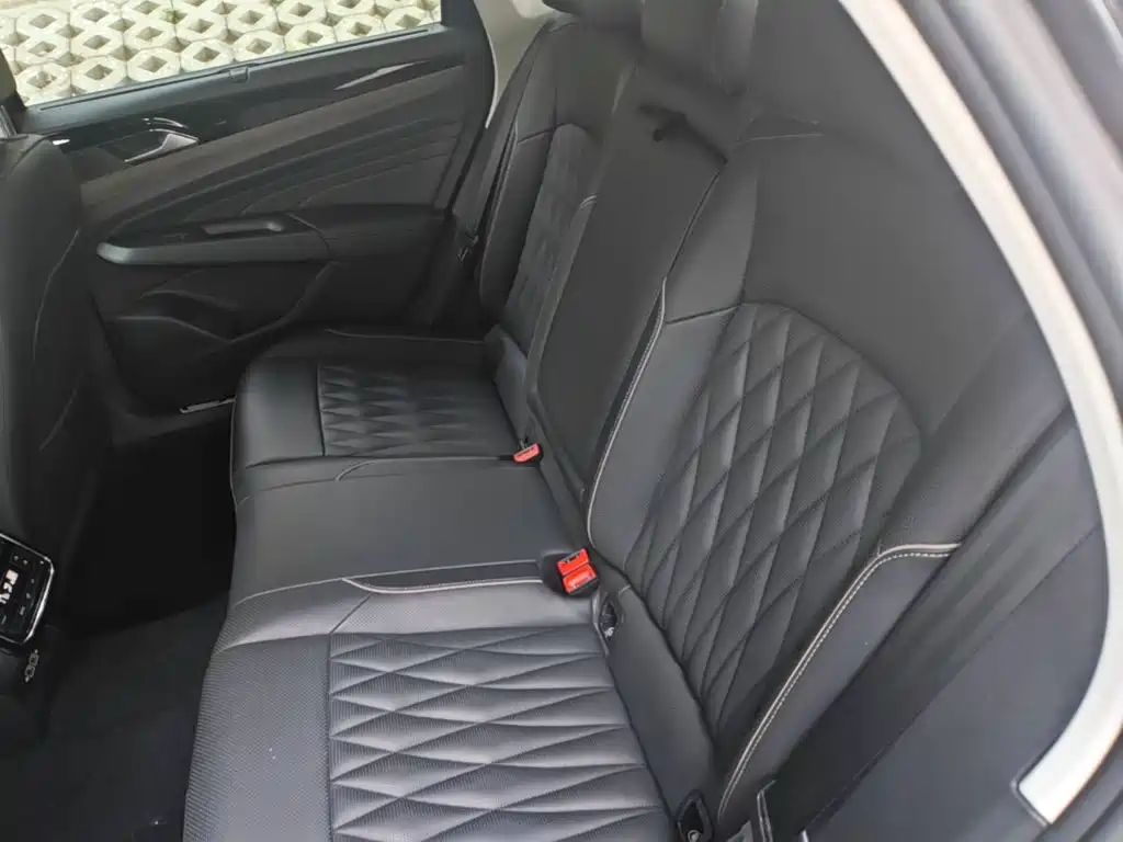 Volkswagen Passat 2019 — фото 17