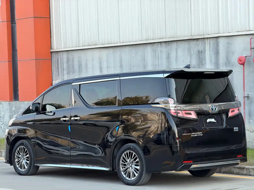 Toyota Vellfire 2022 — фото 10