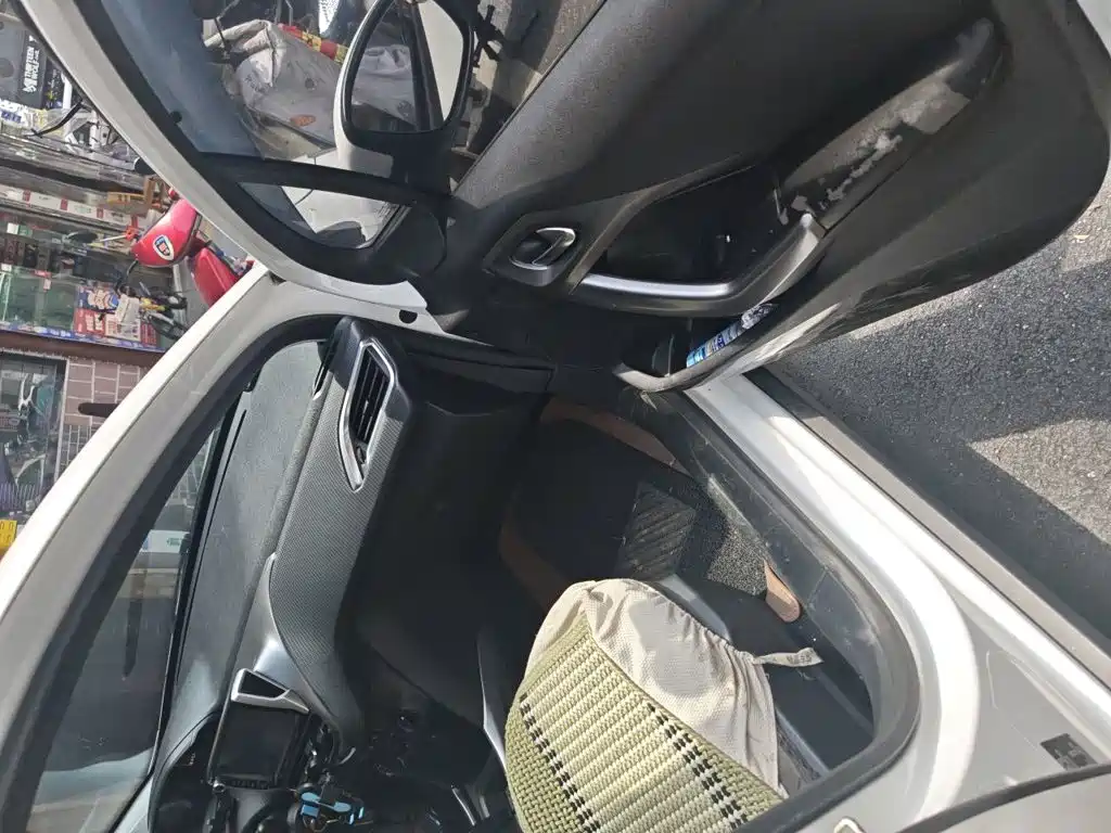 Peugeot 2008 2015 — фото 19
