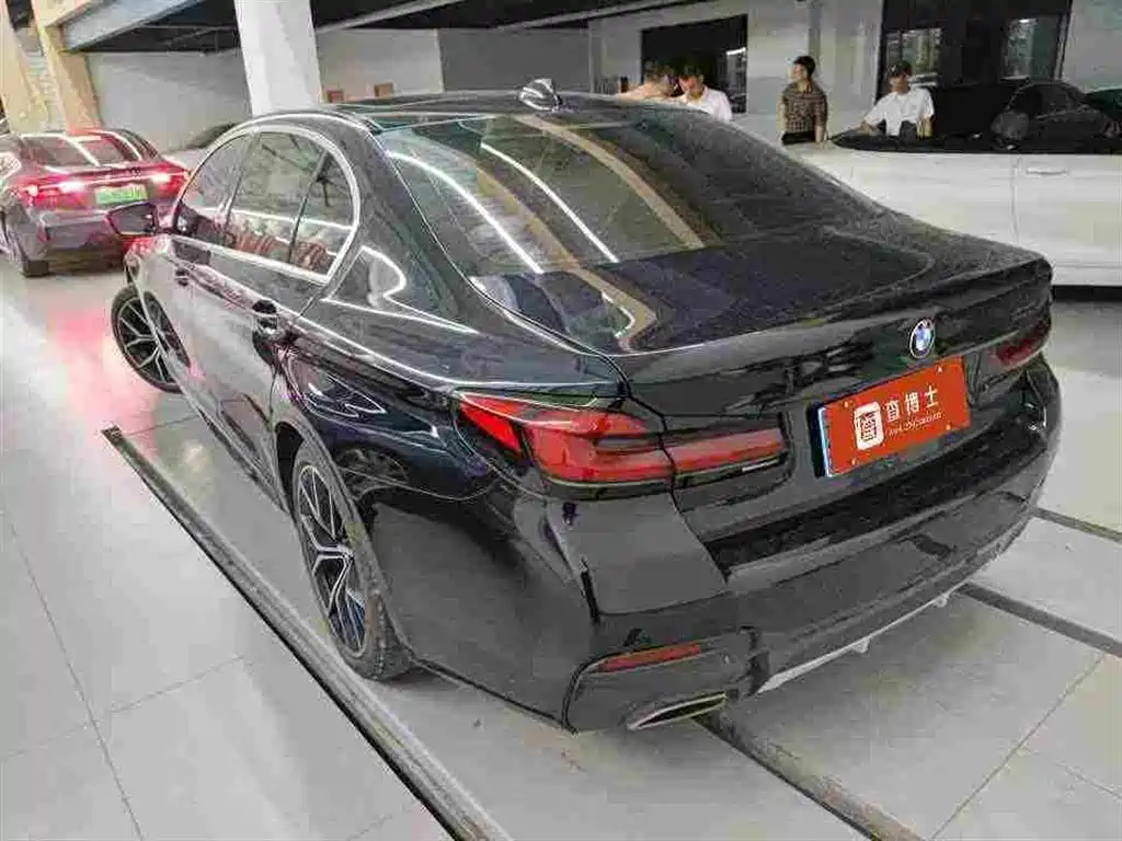 BMW 5 Series 2021 — фото 8