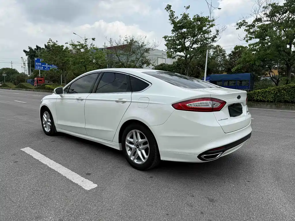 Ford Mondeo 2015 — фото 9