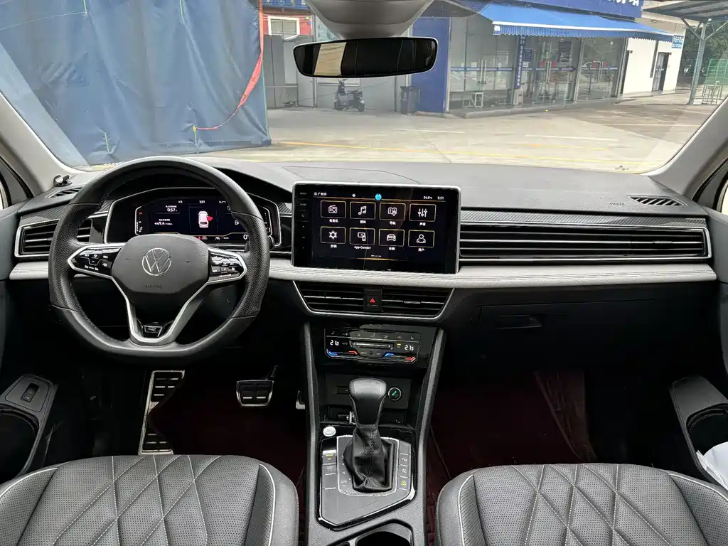 Volkswagen Tiguan L 2023 — фото 8