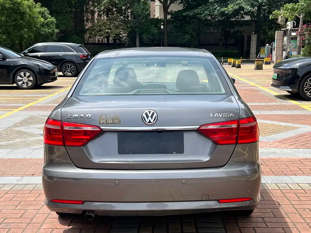 Volkswagen Lavida 2013