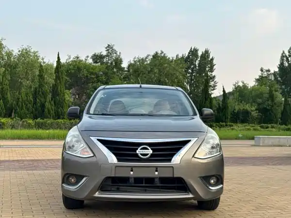 Nissan Sunny 2015