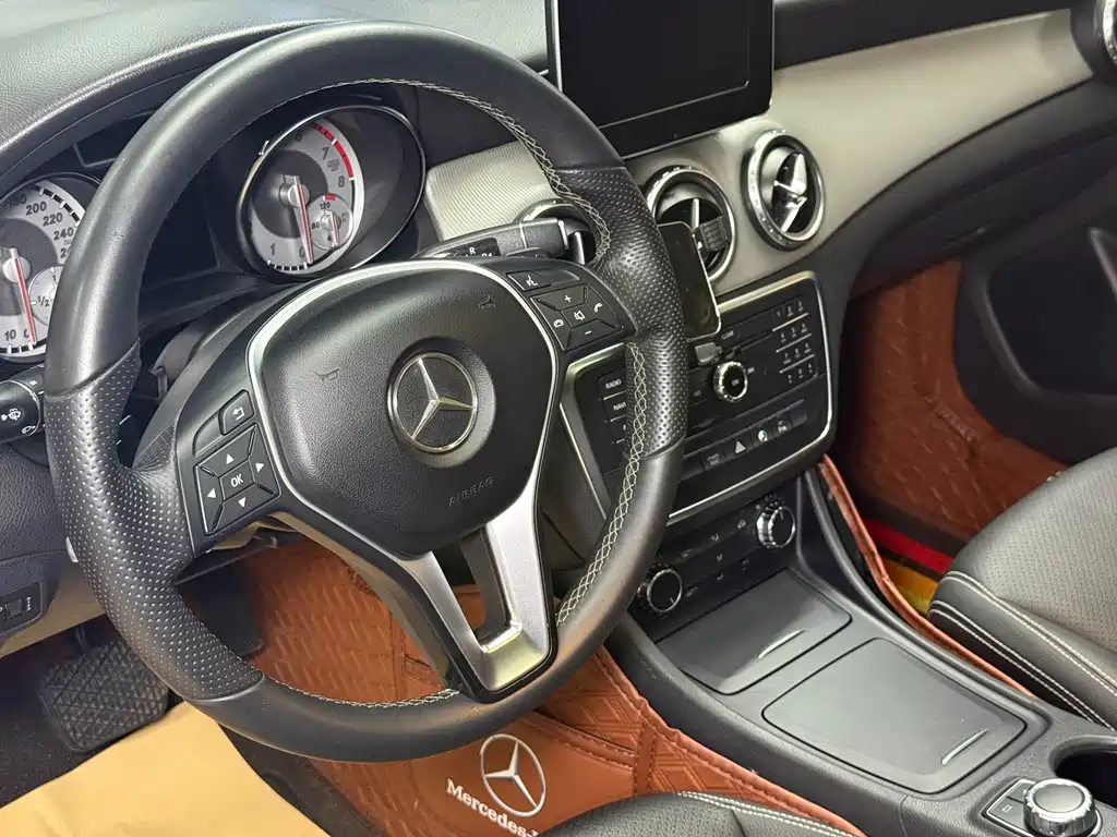 Mercedes-Benz GLA 2016 — фото 14