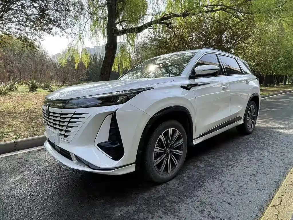 Changan CS75 PLUS 2023 — фото 1