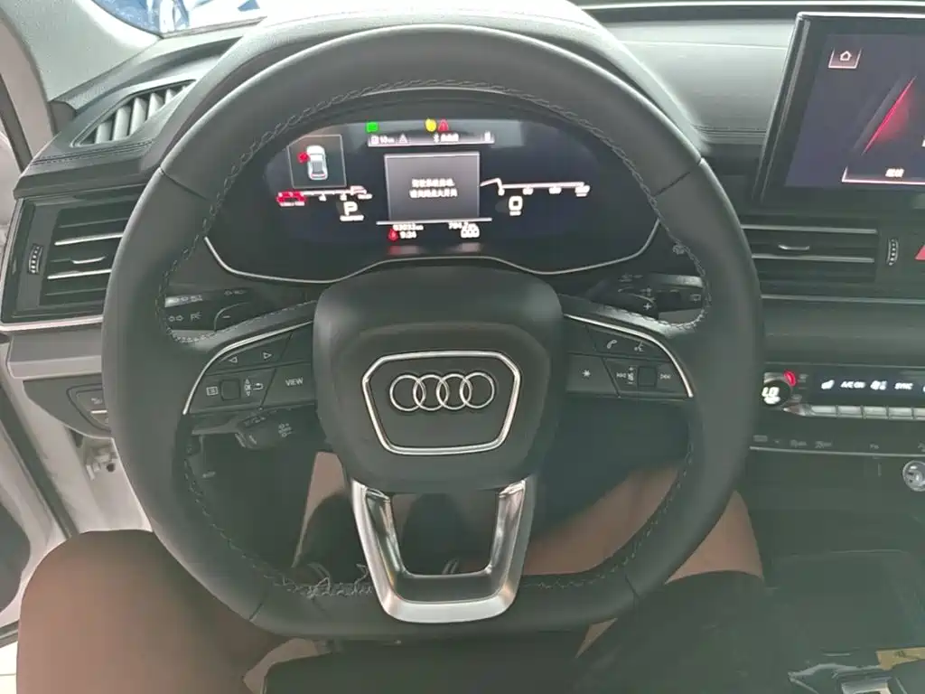Audi Q5L 2024 — фото 11