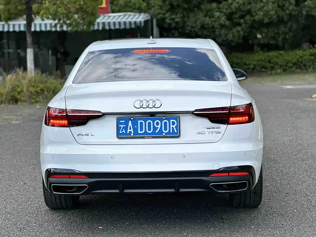 Audi A4L 2023 — фото 8