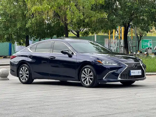 Lexus ES 2019