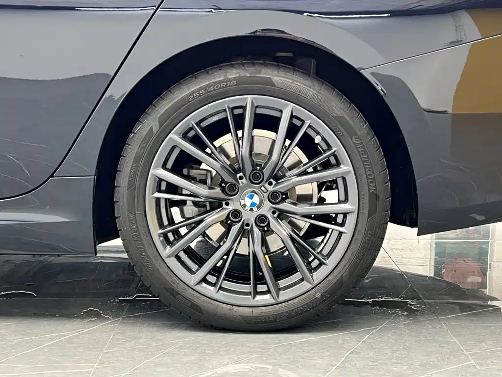 BMW 3 Series 2023 — фото 25