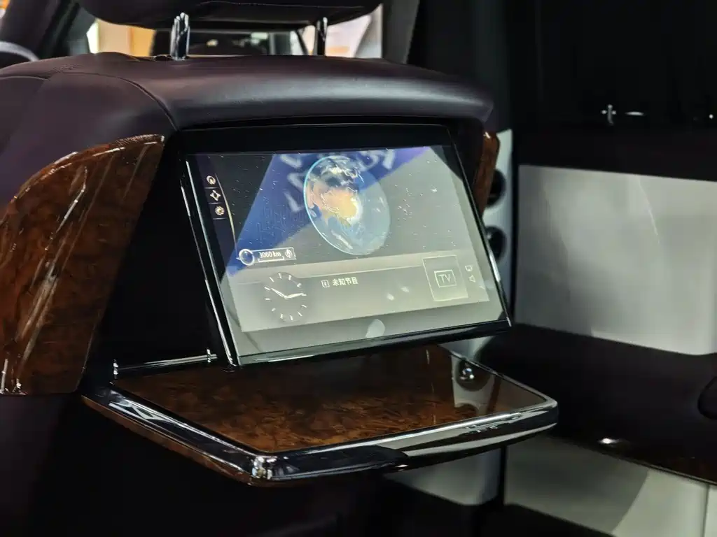 Rolls-Royce Phantom 2019 — фото 23