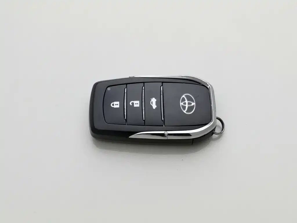 Toyota Camry 2015 — фото 19
