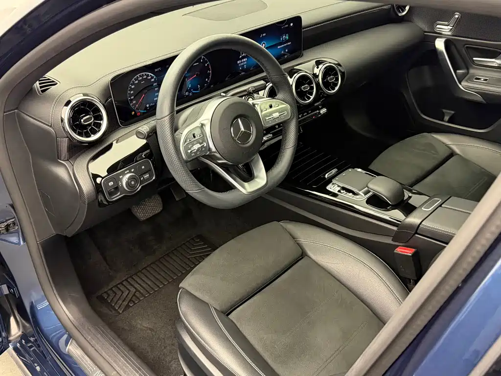 Mercedes-Benz A-Class 2019 — фото 9