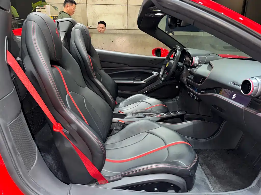 Ferrari F8 2023 — фото 20