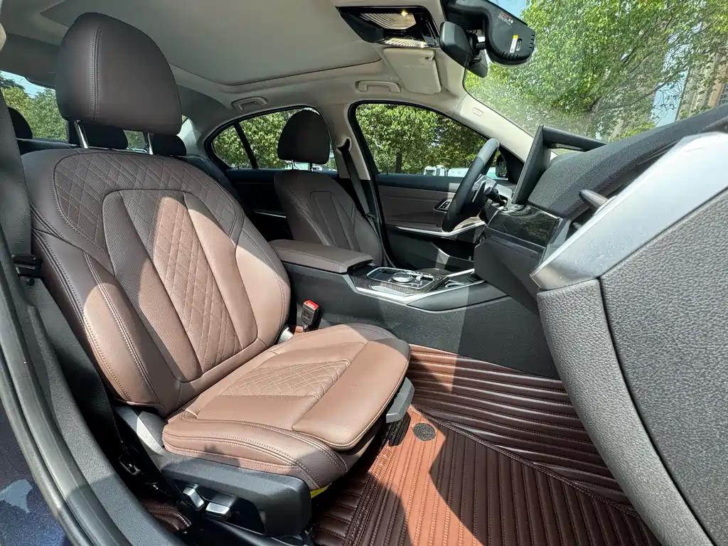 BMW 3 Series 2023 — фото 10
