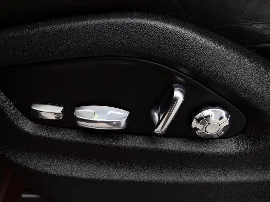 Porsche Cayenne 2019 — фото 18