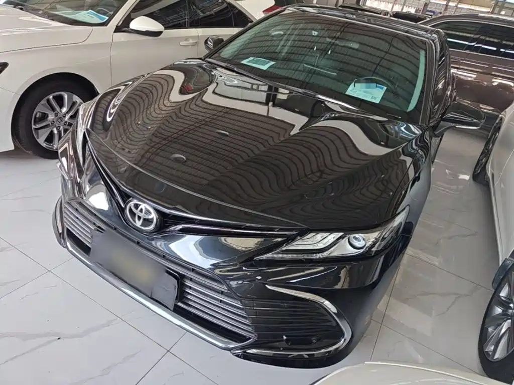 Toyota Camry 2023 — фото 1