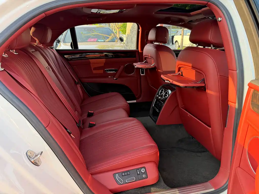Bentley Flying Spur 2017 — фото 13