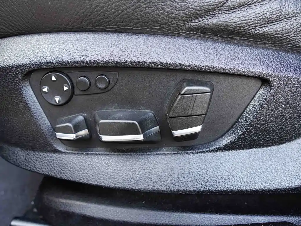 BMW 5 Series 2010 — фото 18