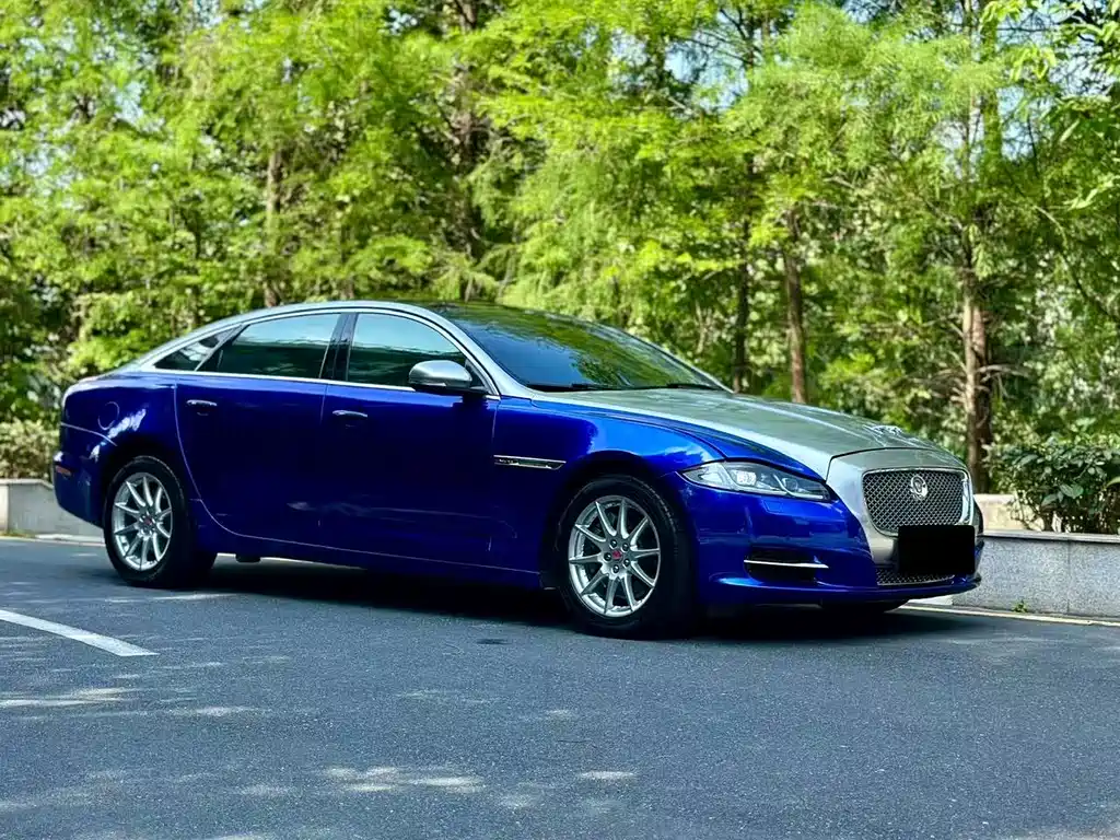 Jaguar XJ 2015 — фото 9