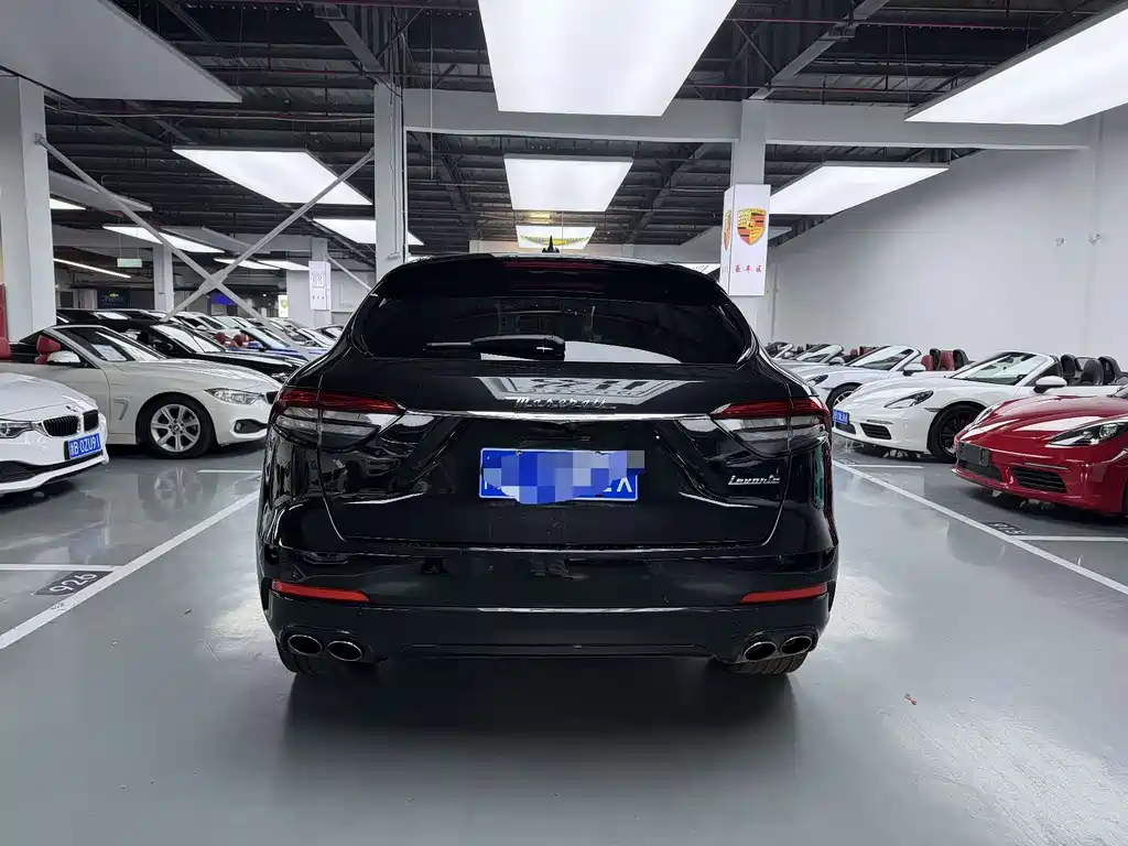 Maserati Levante 2017 — фото 15