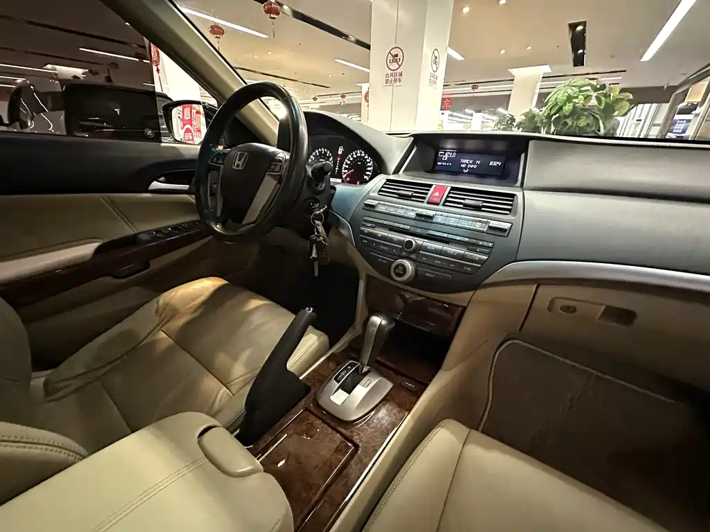 Honda Accord 2011 — фото 16