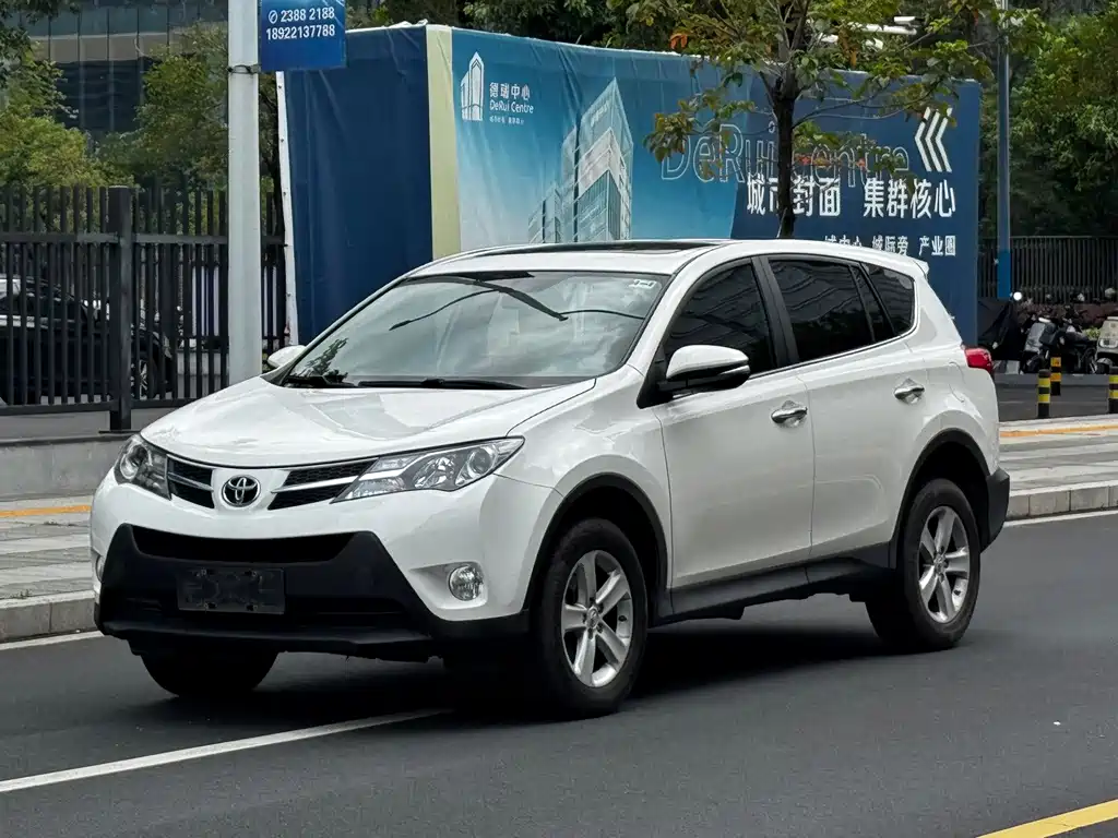 Toyota RAV4 2014 — фото 1