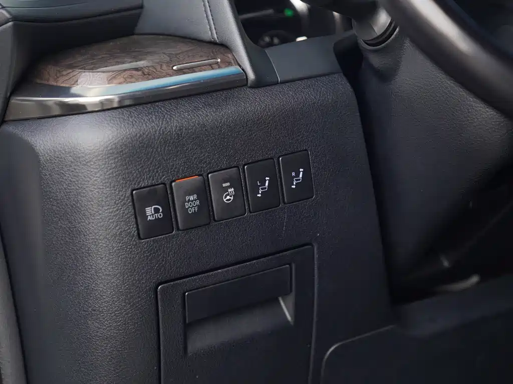Toyota Alphard 2022 — фото 12