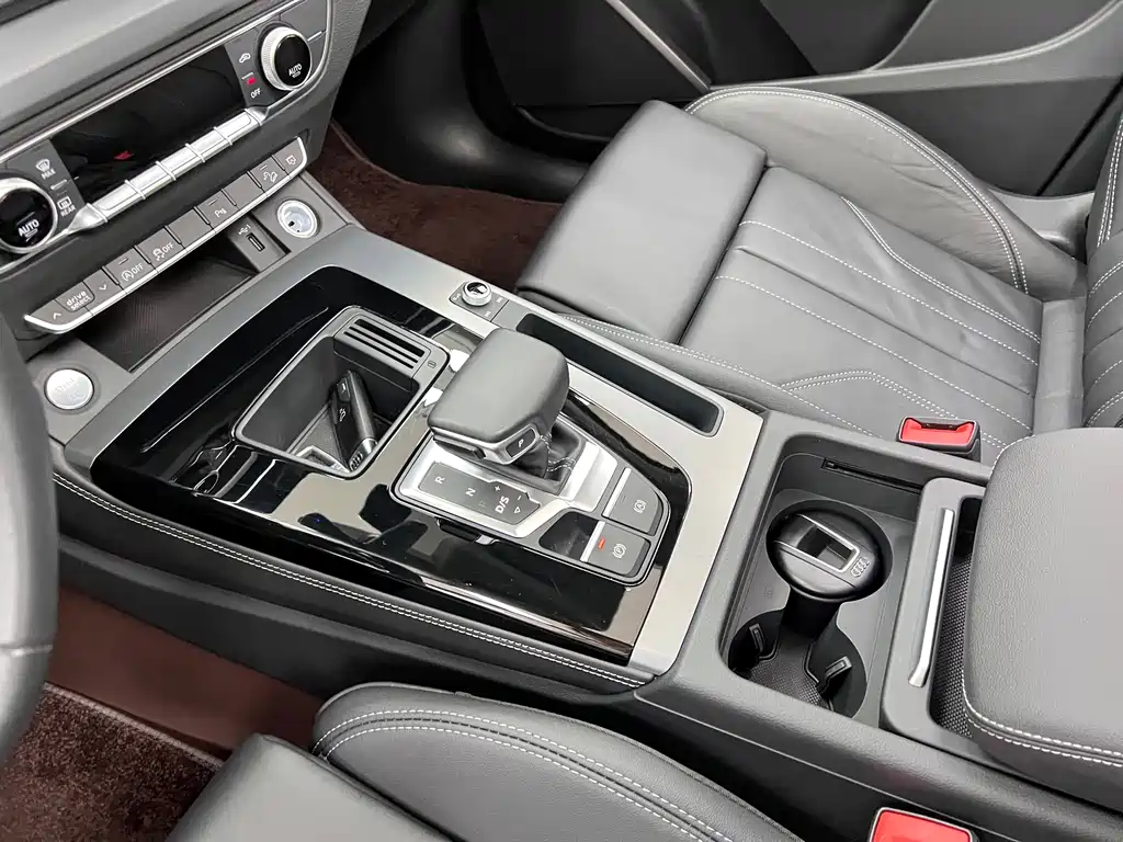 Audi Q5L 2023 — фото 21