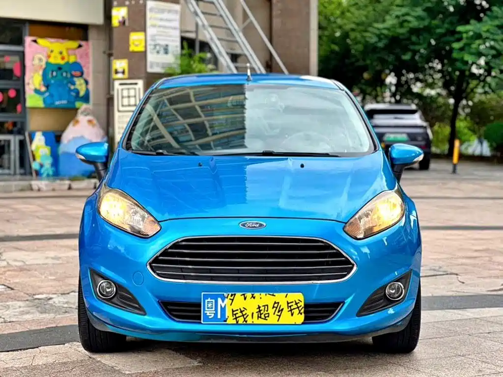 Ford Fiesta 2013 — фото 2
