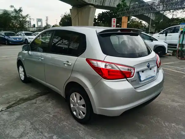 Venucia R50 2014