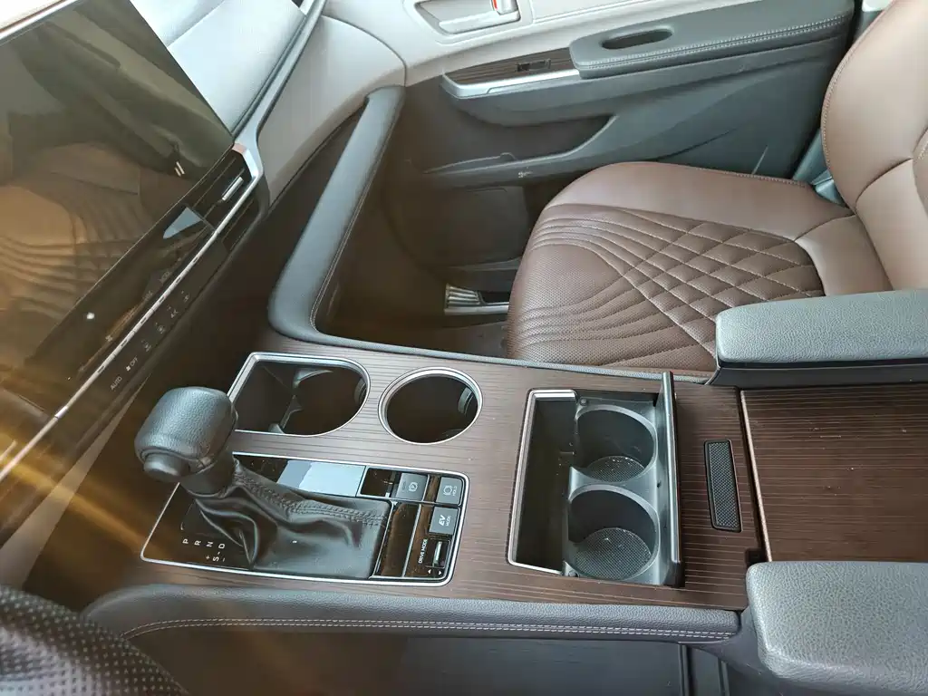 Toyota Sienna 2023 — фото 14