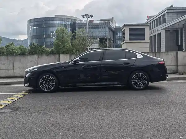 BMW 5 Series 2024