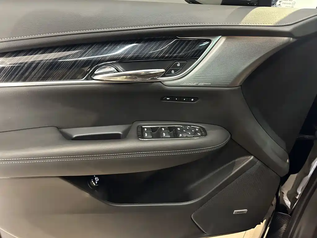 Cadillac XT6 2023 — фото 15