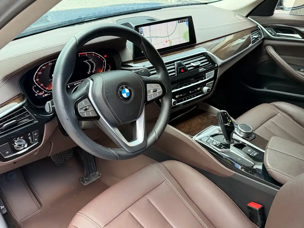 BMW 5 Series 2020 — фото 12