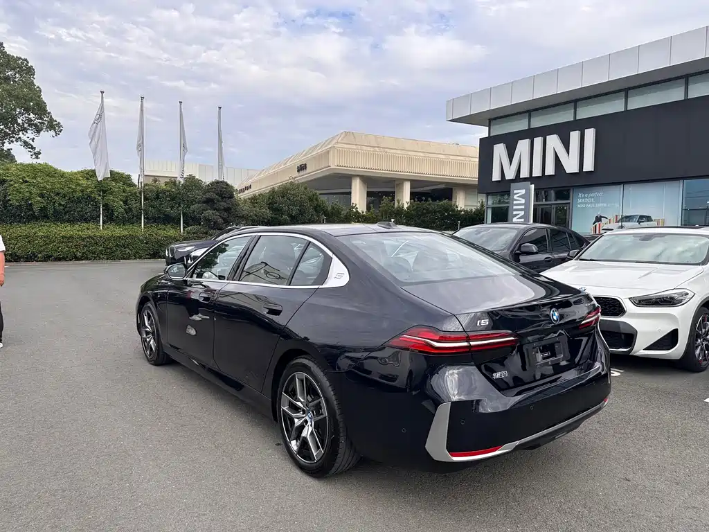 BMW i5 2025 — фото 6