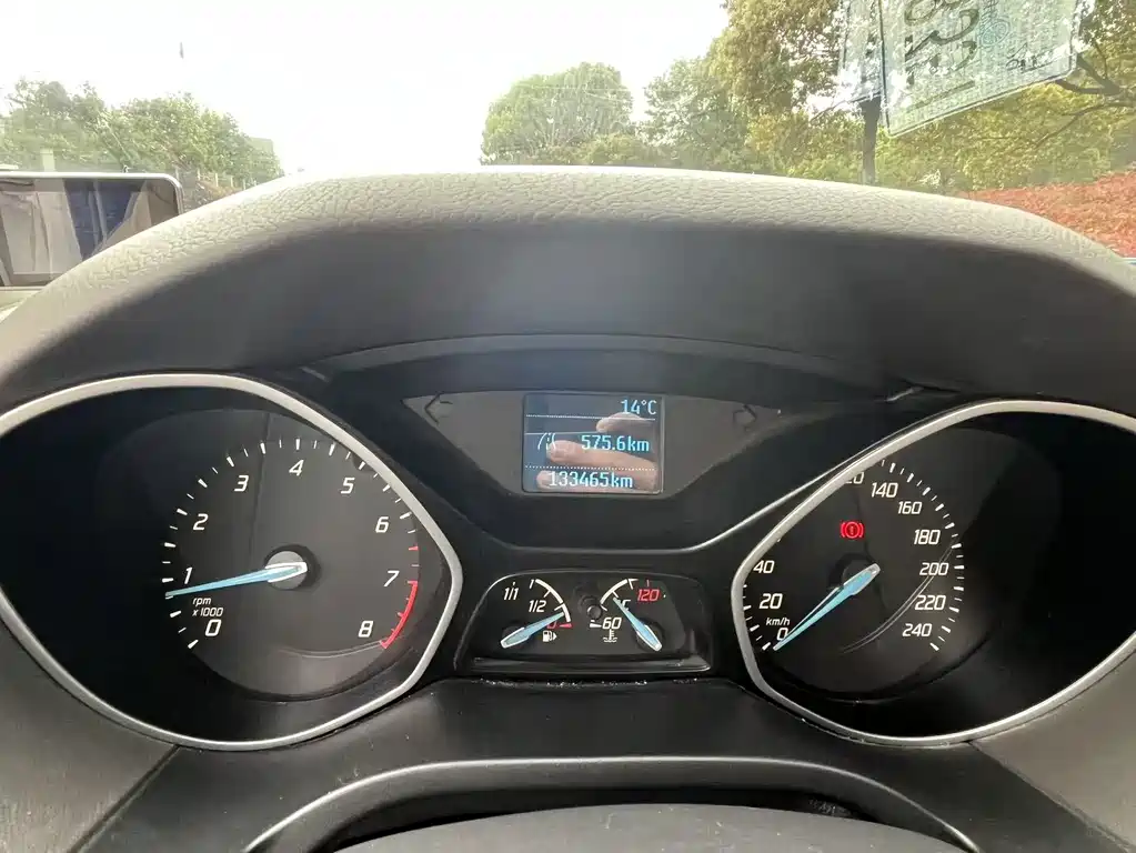 Ford Focus 2014 — фото 14
