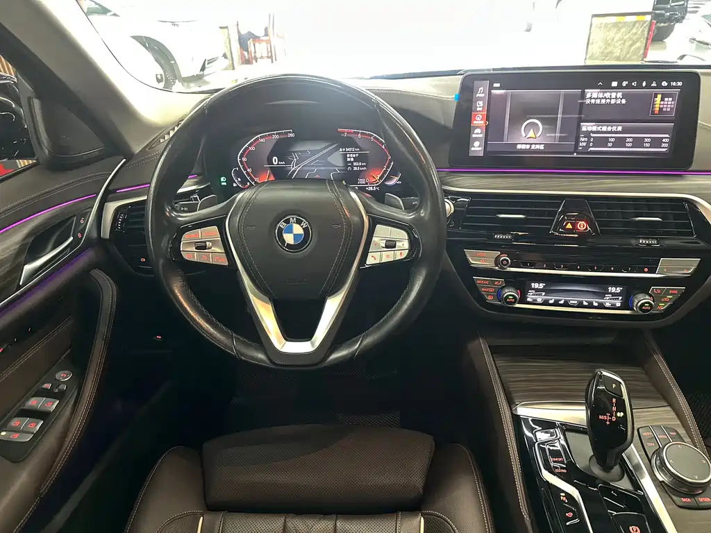 BMW 5 Series 2023 — фото 12