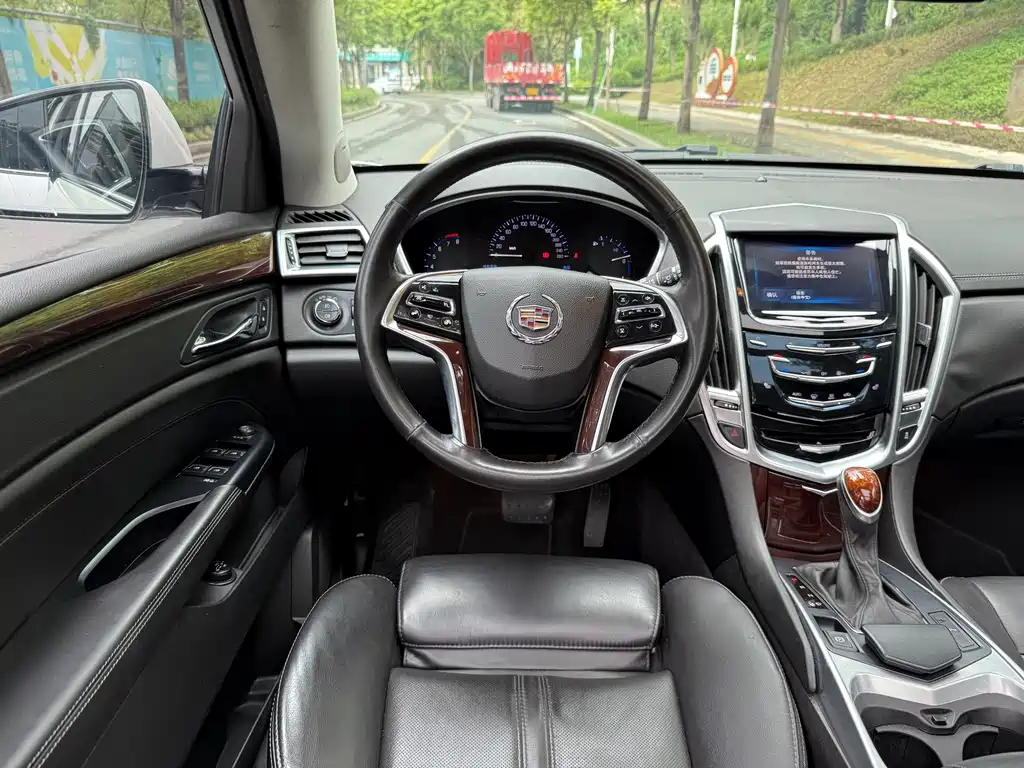 Cadillac SRX 2015 — фото 11