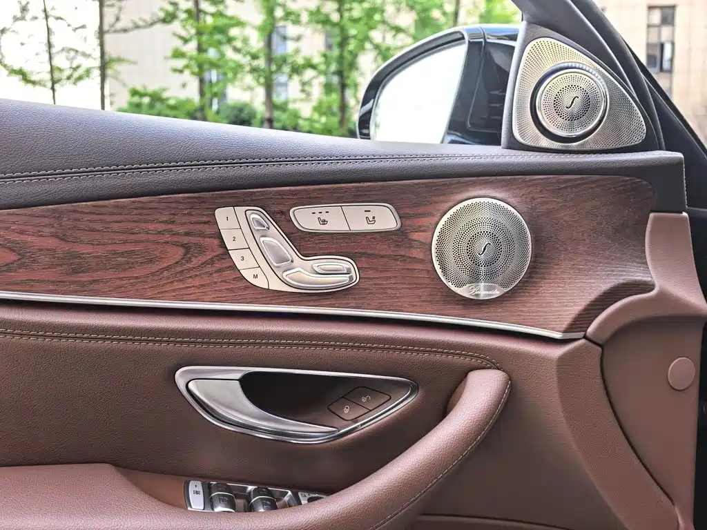 Mercedes-Benz E-Class 2023 — фото 9