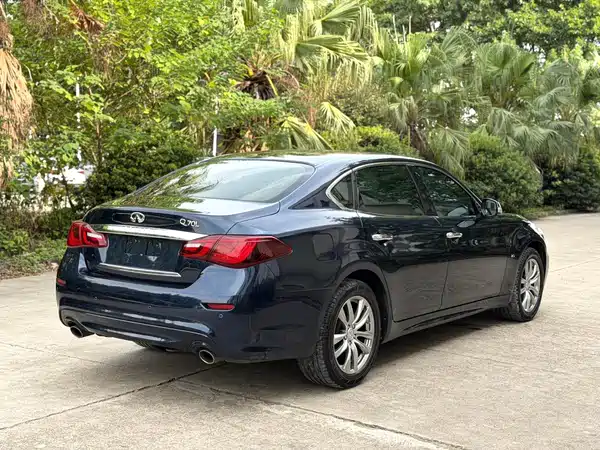 Infiniti Q70 2017