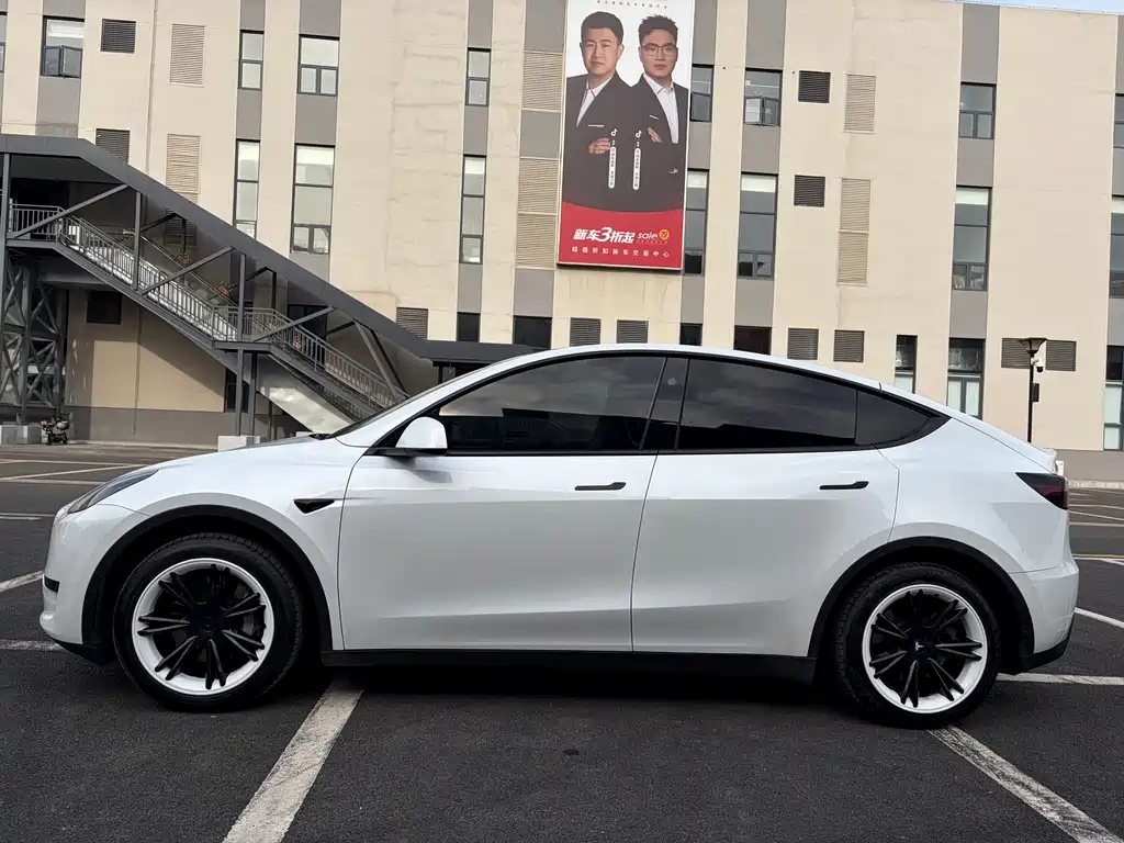 Tesla Model Y 2024 — фото 3
