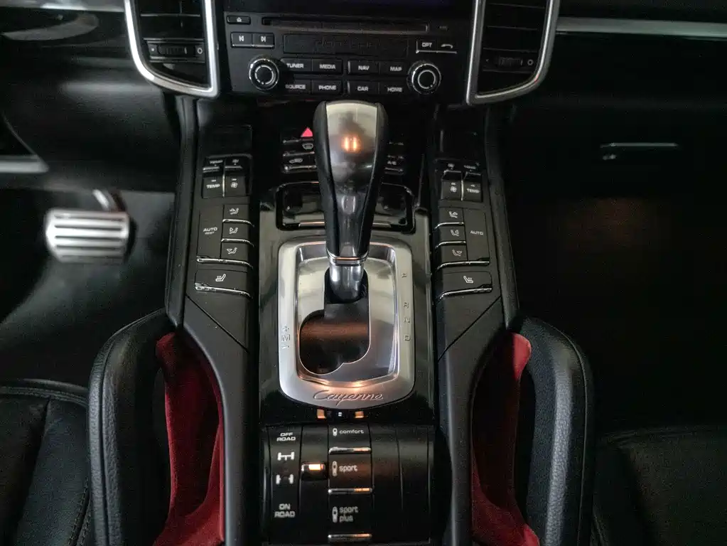 Porsche Cayenne 2017 — фото 14