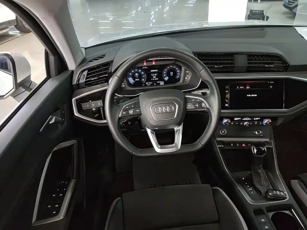 Audi Q3 2021 — фото 11