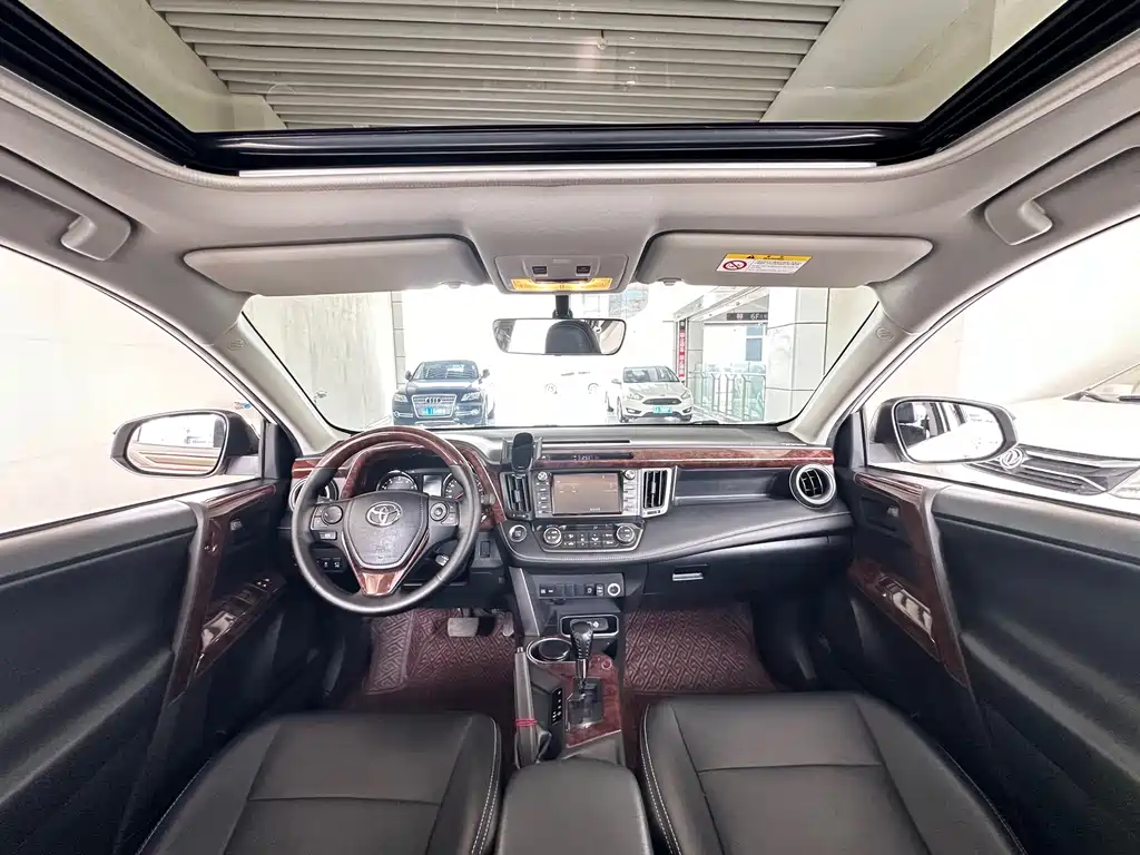 Toyota RAV4 2019 — фото 10